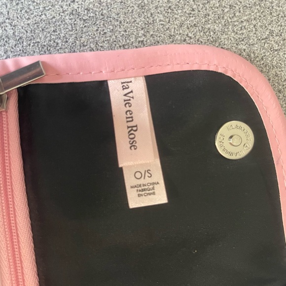 La Vie En Rose 🌹Hanging Folding Toiletry Bag - Picture 2 of 5